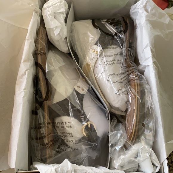 MK plate thong Mini MK logo PVC - Picture 4 of 5